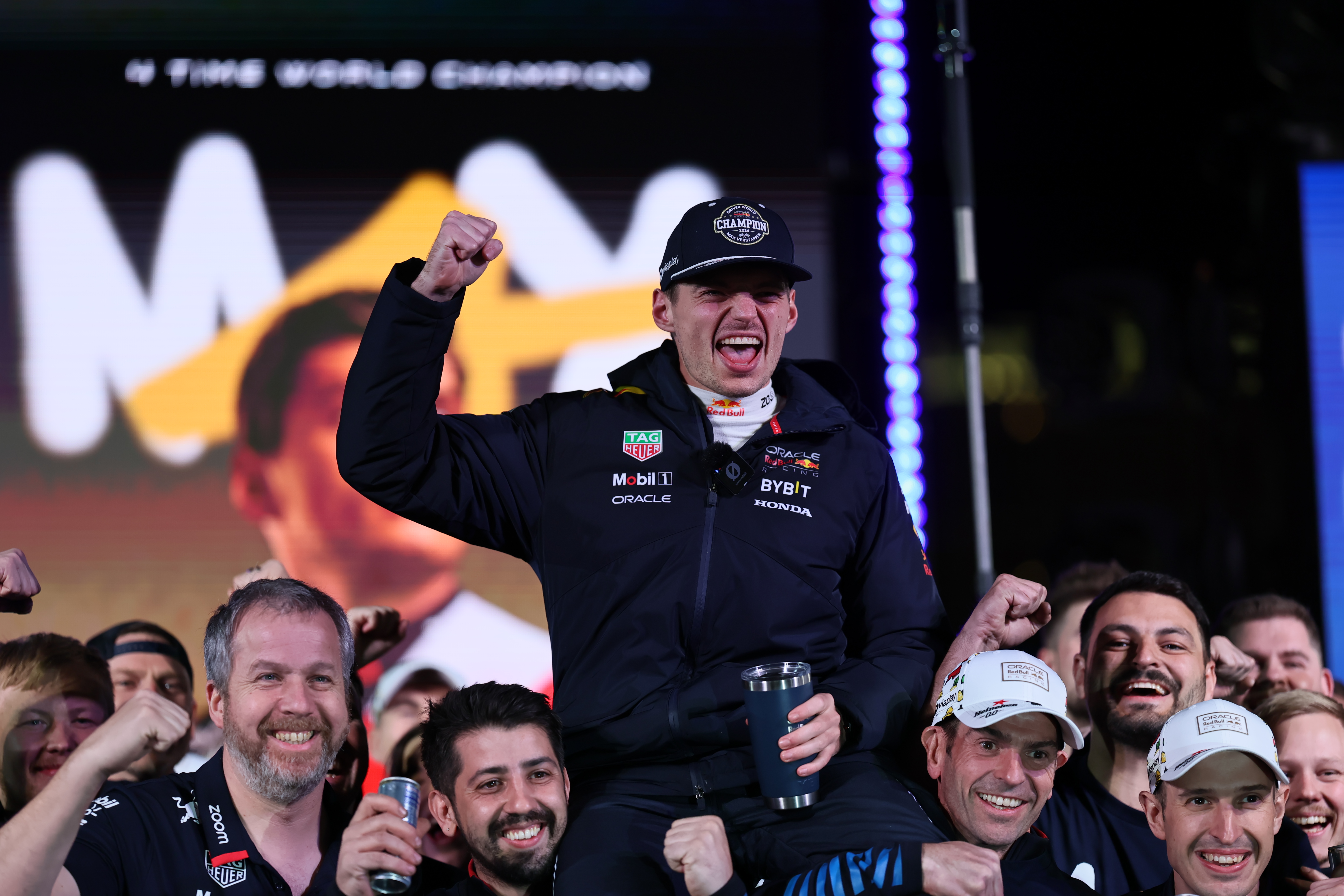 红牛车队完胜梅赛德斯，维斯塔潘刷新纪录