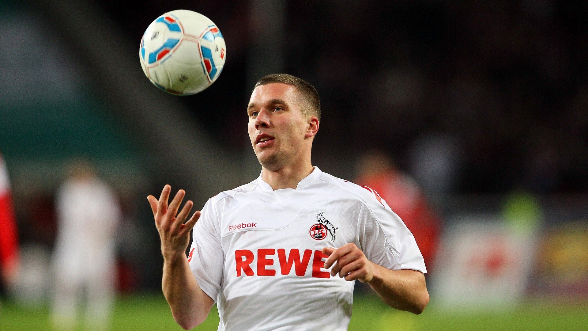 IM体育动画直播通道-绿茵场上的逆转与羽球场上的烈焰，法国队的坚韧与陈雨菲的统治力